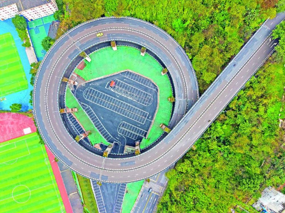 网红转转桥下荒地变身停车场-重庆市南岸区人民政府网